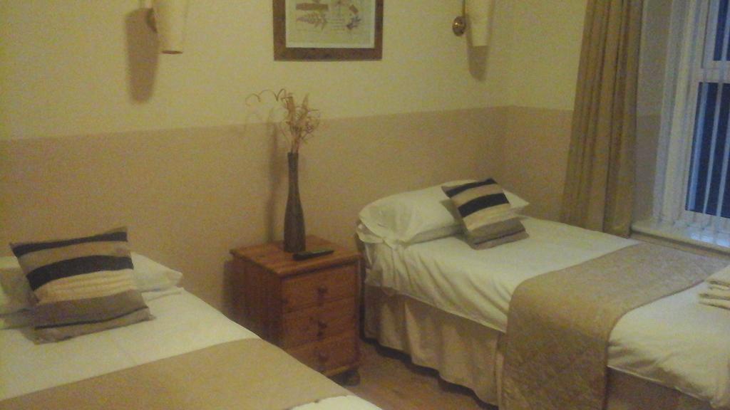 Dillwyn'S Hotel Pontardawe Buitenkant foto