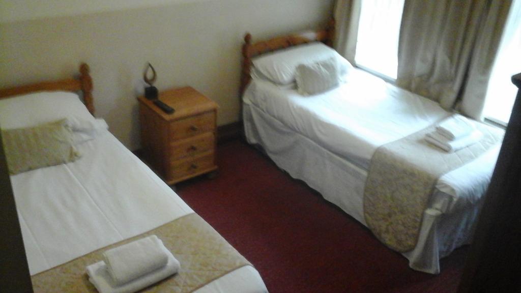 Dillwyn'S Hotel Pontardawe Buitenkant foto
